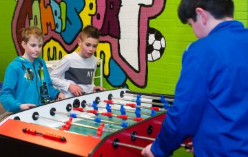 Binnen voetballen we ook bij buitenschoolse opvang - Up Kinderopvang aan de Brasserskade in Den Haag Ypenburg