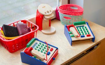 Boodschappen doen bij peuteropvang - Up Kinderopvang aan Böttgerwater - Den Haag Ypenburg