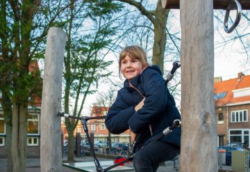 Buitenspelen bij buitenschoolse opvang - Up Kinderopvang aan Caspar Fagelstraat in Delft