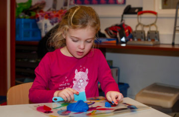 Creaties van klei bij buitenschoolse opvang - Up Kinderopvang aan de Steenuillaan in Den Haag Ypenburg