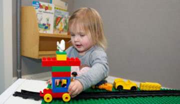 Duplo auto rijden bij kinderdagverblijf - Up Kinderopvang aan de Esdoornstraat Rijswijk