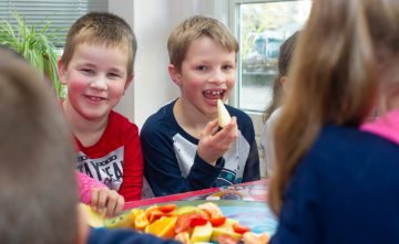 Gezonde tussendoortjes bij buitenschoolse opvang - Up Kinderopvang aan de Derde Werelddreef in Delft