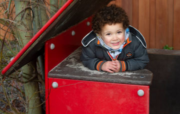 In het huisje schuilen bij kinderdagverblijf - Up Kinderopvang aan de P. van Vlietlaan in Rijswijk