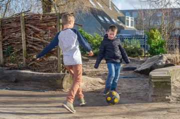 Lekker buitenspelen bij buitenschoolse opvang - Up Kinderopvang aan de Derde Werelddreef in Delft
