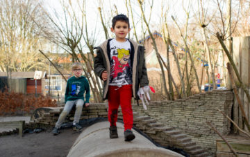 Lekker buitenspelen bij buitenschoolse opvang - Up Kinderopvang aan de Willem van Rijswijckstraat in Rijswijk