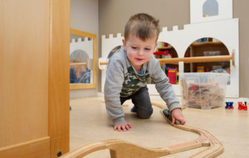 Nieuwe treinbaan in aanbouw bij kinderdagverblijf - Up Kinderopvang aan de Labouchèrelaan in Rijswijk