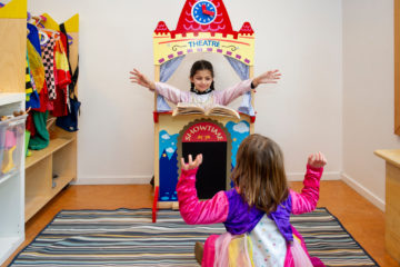 Poppenkast en toneel bij buitenschoolse opvang - Up Kinderopvang aan de Willem van Rijswijckstraat in Rijswijk