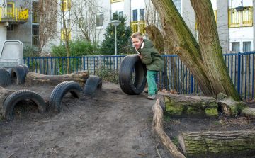 Rennen en spelen bij buitenschoolse opvang - Up Kinderopvang aan de Derde Werelddreef in Delft