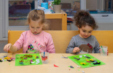 Samen kunst maken bij kinderdagverblijf - Up Kinderopvang aan de Labouchèrelaan in Rijswijk