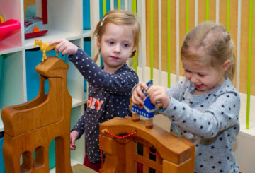 Samen spelen bij kinderdagverblijf - Up Kinderopvang aan de Esdoornstraat Rijswijk