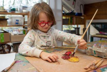 Schilderen bij buitenschoolse opvang - Up Kinderopvang aan de Willem van Rijswijckstraat in Rijswijk