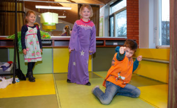 Toneeltoppers bij buitenschoolse opvang - Up Kinderopvang aan de Steenuillaan in Den Haag Ypenburg