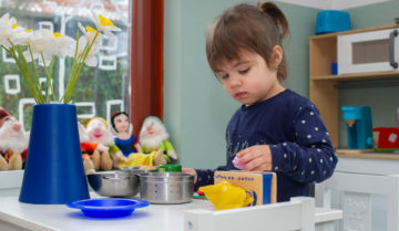 Zelf in de keuken aan de slag bij kinderdagverblijf - Up Kinderopvang aan Wethouder Fischerplantsoen in Den Haag Ypenburg