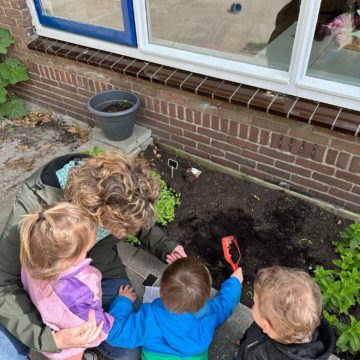 Optimaliseer de ontwikkeling van je kind in de kinderopvang met buitenspelen, groene opvang, sporten en uitjes-Up Kinderopvan Rijswijk-Delft-Den Haag