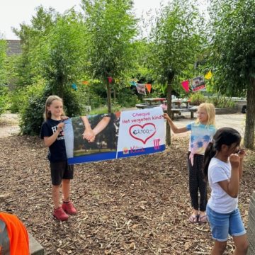 De kinderen van Up kinderopvang hebben geld ingezameld voor Het Vergeten Kind